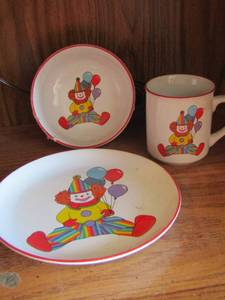 lot 192 image: clown kids dish set