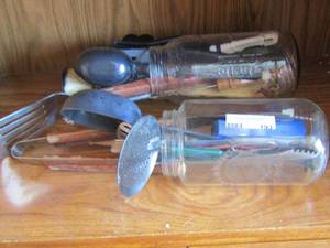 lot 193 image: kitchen utensils