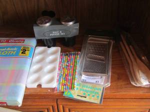 lot 43 image: kitchen and kid items