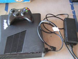 lot 48 image: X BOX 360 with remote