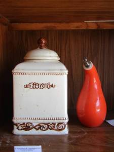 lot 45 image: oil dispenser - covered sugar cookie dish or jar