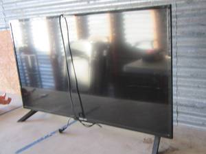 lot 5 image: Element television size approx. 55