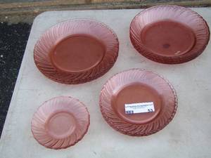 lot 53 image: TRANSPINK PLATES  VARIOUS SIZES