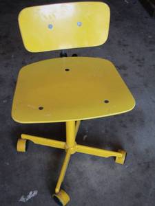 lot 205 image: rolling metal kids yellow school chair