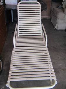 lot 225 image: White pool side lounge chair
