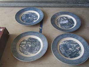 lot 231 image: Currier &  Ives dcor plates blue