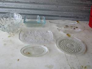 lot 333 image: GLASSWARE LOT - PLATTERS, DISHES, CASSEROLE