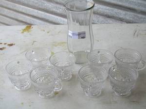 lot 350 image: CLEAR GLASS VASE  & 8 PUNCH CUPS