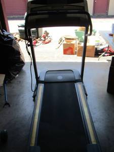 lot 311 image: Golds Gym Treadmill