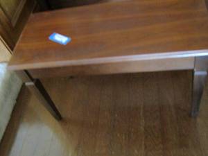 lot 30 image: Don Quayle Piano Bench,  seat raises up for sheet music storage 183014