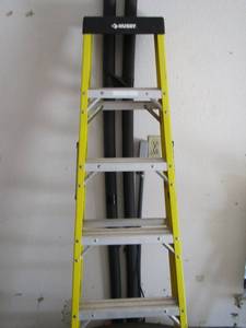 lot 35 image: Yellow Husky 6ft ladder