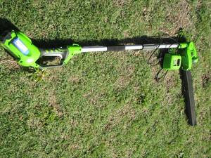 lot 60 image: GREENWORKS  40V battery operated tree trimmer with charger