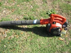 lot 66 image: Husqvarna 125b gas powered blower