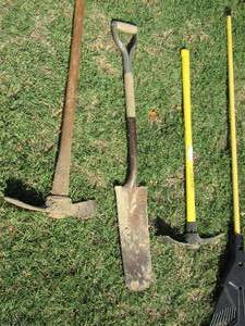 lot 65 image: qty 2 axes, small shovel, rack
