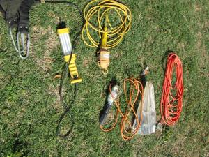 lot 67 image: extension cord and shop lights qty 3