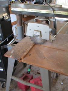 lot 28 image: Black and Decker POWER SHOP DELUXE RADIAL ARM SAW