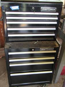 lot 14 image: CRAFTSMAN  9 Drawer Black tool cabinet on wheels and has the keys
