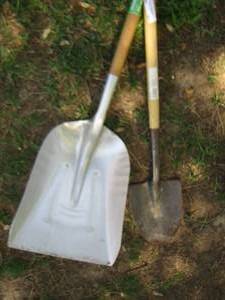 lot 84 image: SHOVEL & LARGE SCOOP