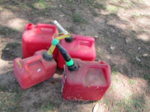 lot 59 image: Gas can qty 4