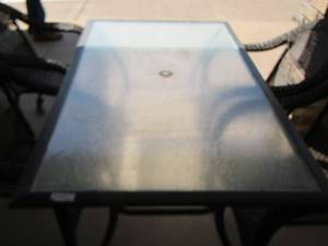 lot 51 image: Very nice Outdoor Patio Table with chairs, has a glass top