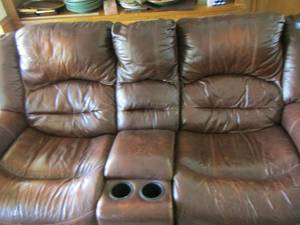 lot 39 image: Brown Leather Loveseat recliner with middle arm rest cup holders very comfy -