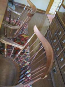 lot 19 image: 4 beautiful Dining table chairs all wood   x $$$