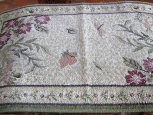lot 95 image: Small Entry Rug