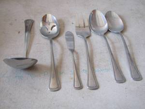lot 101 image: ONEIDA Stainless Silverware