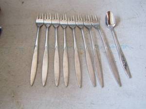 lot 102 image: OneidaCRAFT  Deluxe shrimp forks