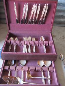lot 104 image: 1847 Rogers Bros Silverware set in case
