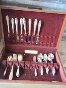 lot 105 image: Community  LADY HAMILTON Silverware set in box  THIS ART DECO STYLE SET WAS MADE FROM 1932-1955