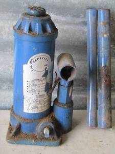 lot 115 image: blue pump jack with handle