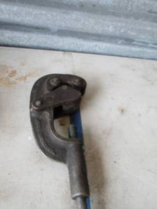 lot 21 image: PIPE CUTTER