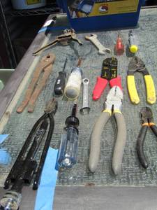 lot 124 image: wire cutters- screwdrivers- plus