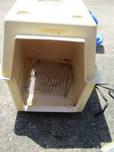 lot 138 image: large dog kennel