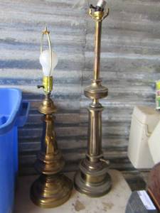 lot 151 image: 2 bedside lamps no shades
