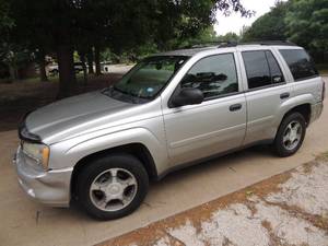 lot 2 image: 2007 CHEVROLET TRAIL BLAZER LS - WELL MAINTAINED, GOOD TIRES,199K MILES, COLD AIR