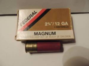 lot 219 image: FEDERAL 12 GA  2 34 MAGNIUM 12 PELLET  00 BUCKSHOT  BOX OF 5  PLUS 1 ADDITIONAL SLUG