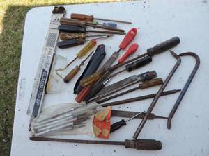 lot 14 image: Mixed lot of tools  screwdrivers files crowbars and more see pic