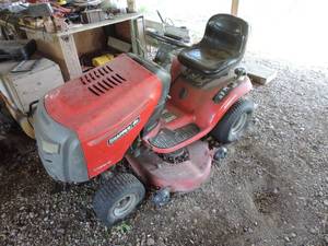 lot 27 image: Snapper  st1946 with a 46 inch deck for parts dont run