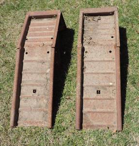 lot 52 image: Metal car ramps