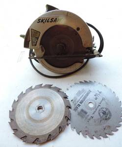 lot 64 image: Skilsaw and a few extra blades