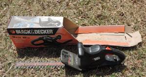 lot 73 image: Black & Decker Bush trimmer