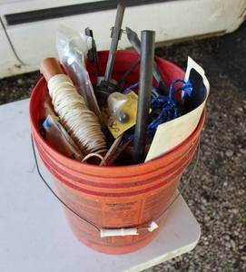 lot 28 image: 5 gallon bucket full of random things see pictures