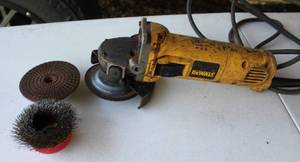 lot 33 image: DeWalt Grindr