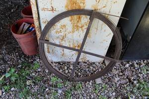 lot 35 image: vintage metal pluming snack