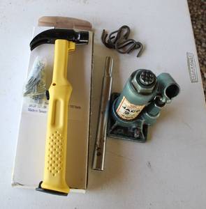 lot 36 image: 2 ton jack and hammer with nails see pictures