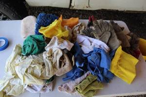 lot 40 image: Lot of Shop rags and gloves