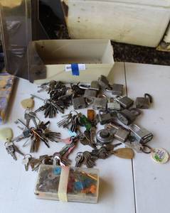 lot 53 image: Mixed lot of keys and locks see pictures