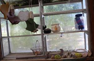 lot 84 image: Wood swinging kids decoration, basket,some cool looking rocks, glass pots and more everything in pictures